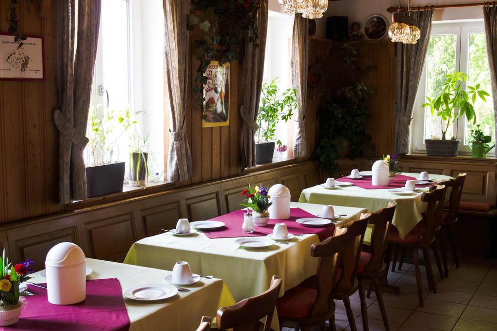 Gaestehaus Zur Kurve Zirndorf Exterior foto