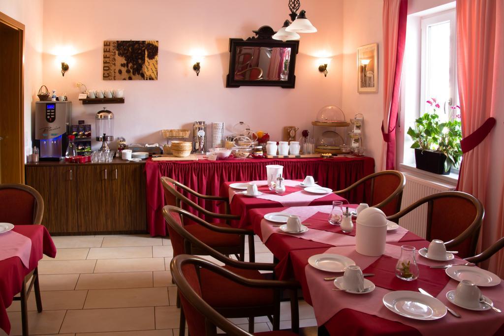 Gaestehaus Zur Kurve Zirndorf Exterior foto