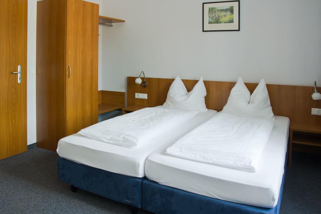 Gaestehaus Zur Kurve Zirndorf Habitación foto